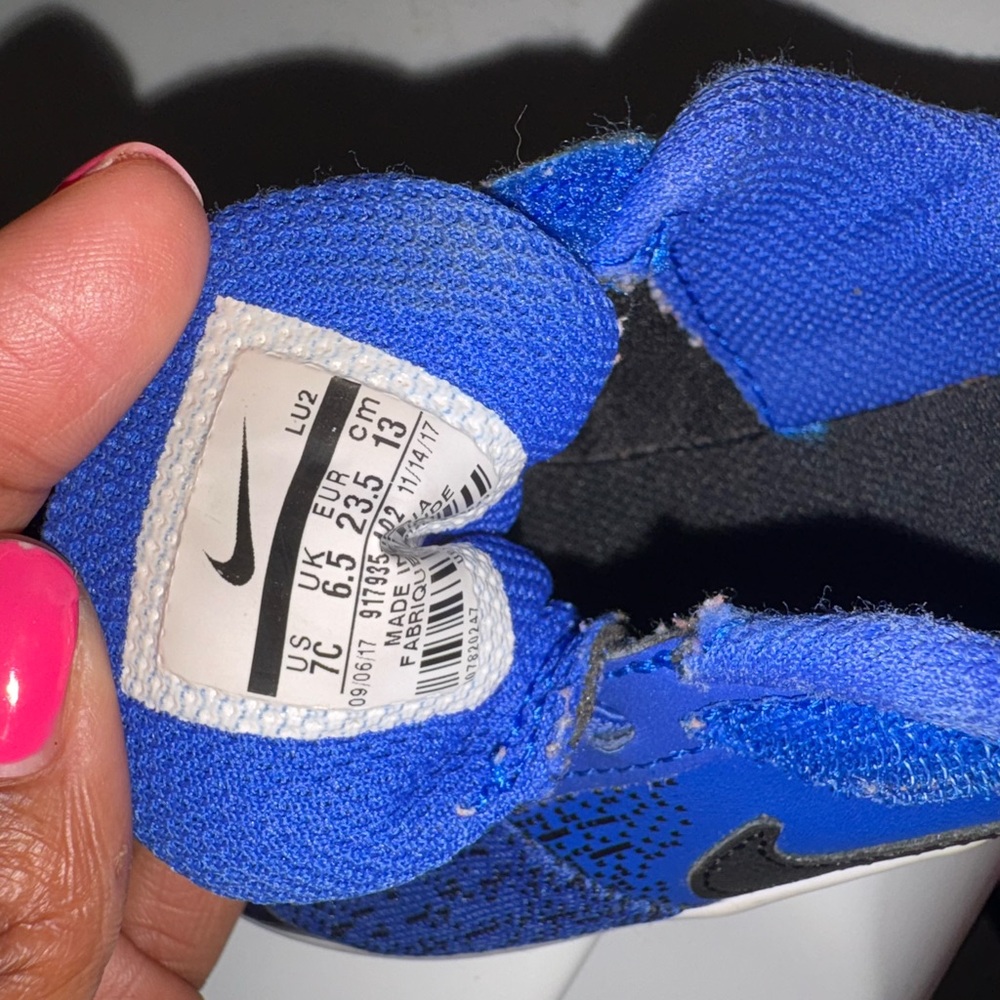 Nike Kids Royal Blue Sneakers size 7c - Picture 4 of 5